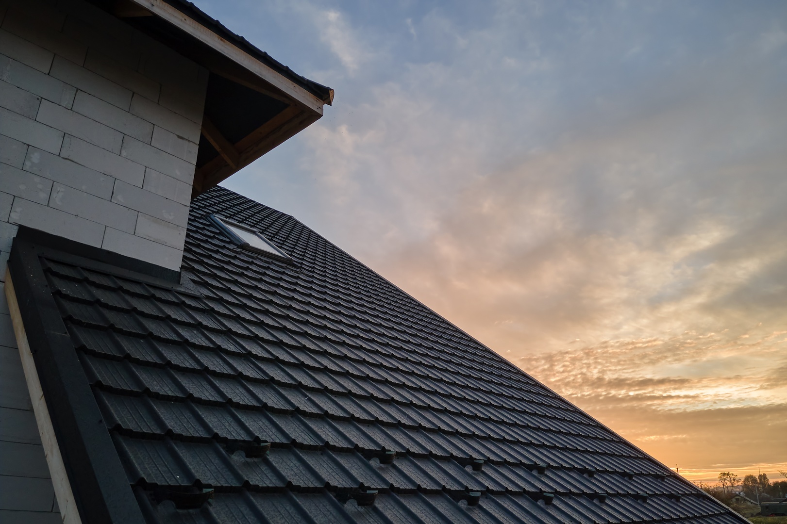 How to Keep Your Roof Looking Clean and Well Maintained
